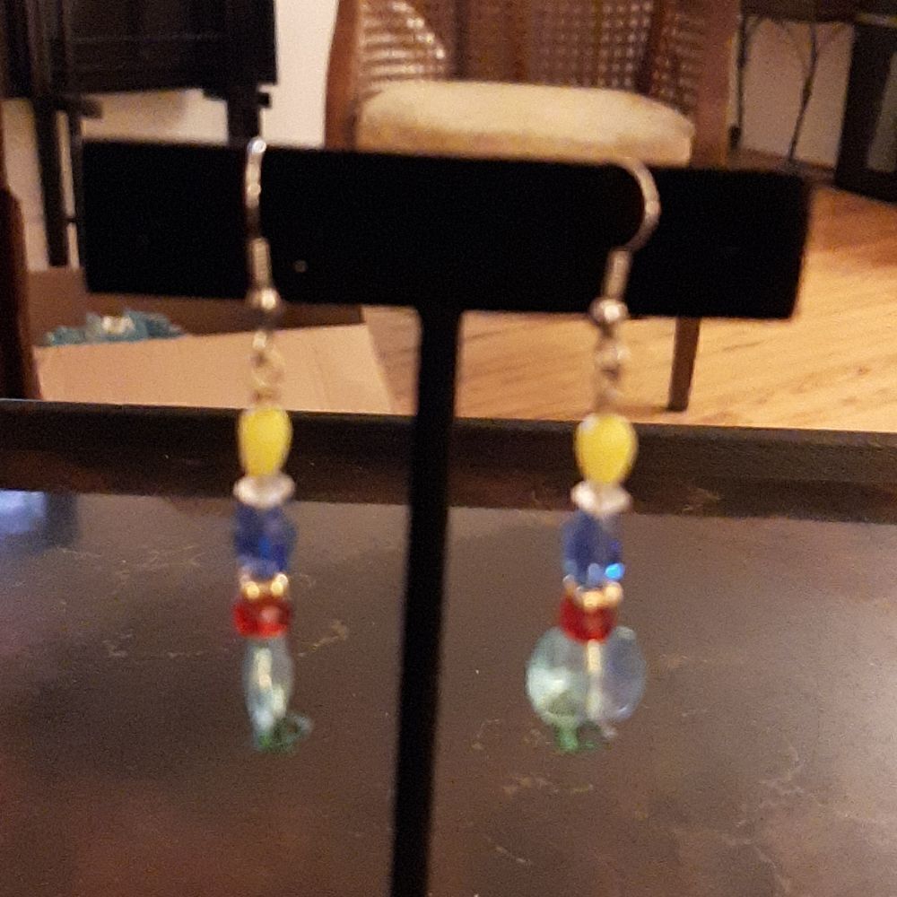 Beaded earrings   - Picture 3 of 3